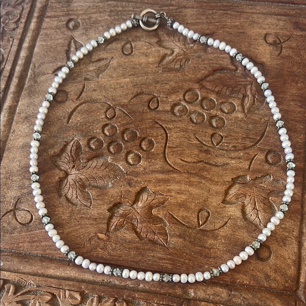 Elegant Pearl and Silver Necklace